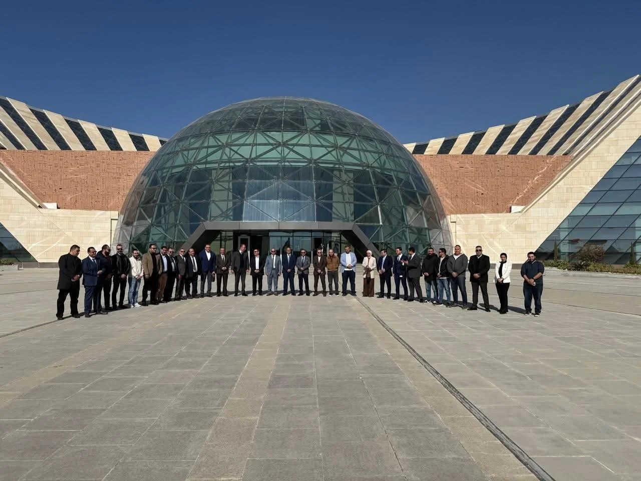 رئيس أنابيب البترول يزور مركز «إمحوتب» لتفعيل التعاون مع سيمنس