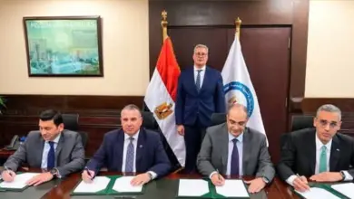 وزير البترول يشهد توقيع عقد تمويل مجمع إنتاج السيليكون المعدني