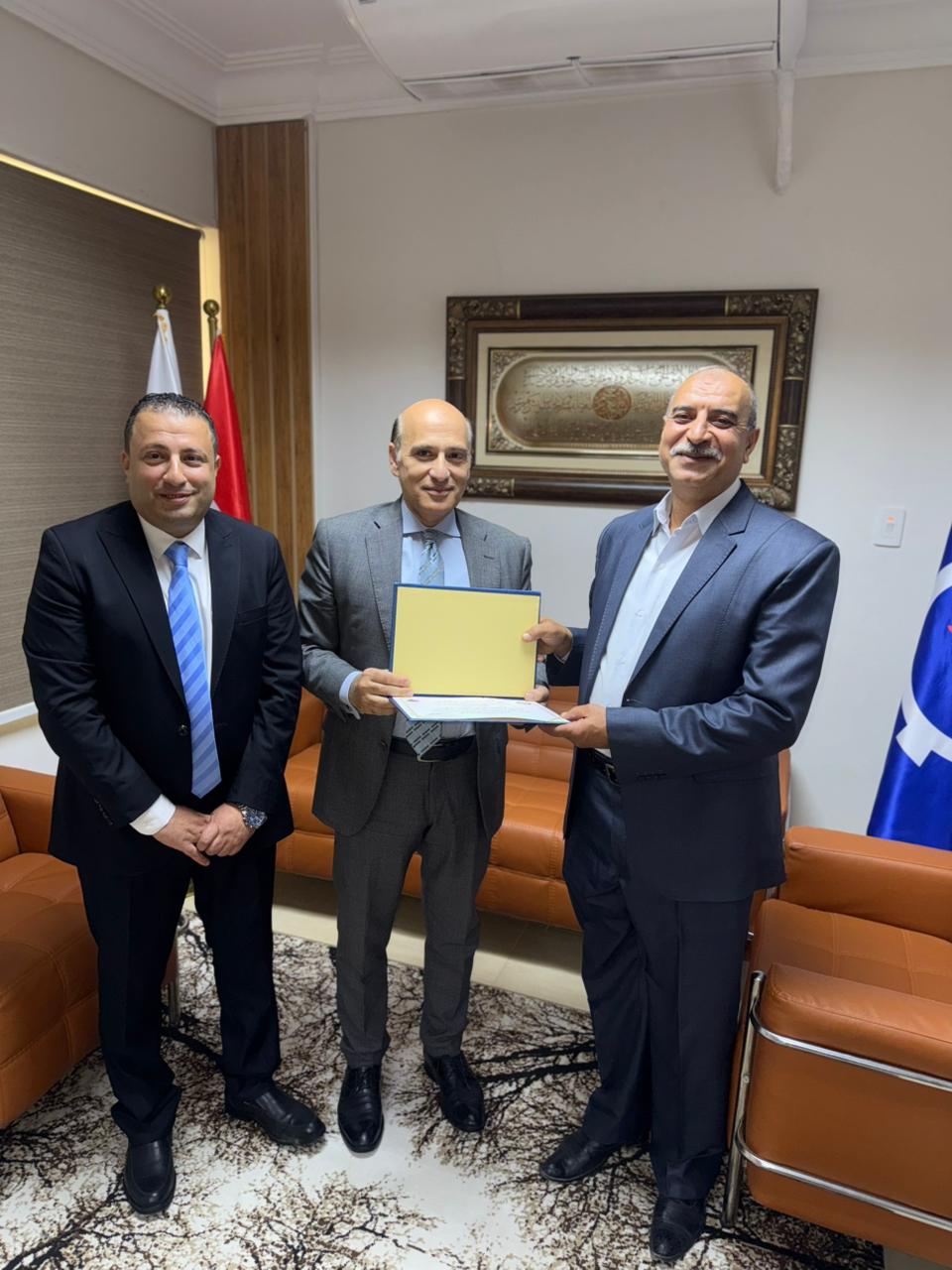 رئيس شركة بتروتريد يكرم مجموعة متميزة من العاملين بميناء الزيتيات