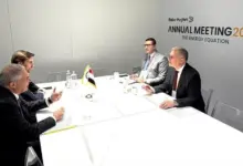 وزير البترول يبحث مع رئيس «سايبم» الإيطالية تعزيز التعاون في تنمية الحقول والتحول الطاقي