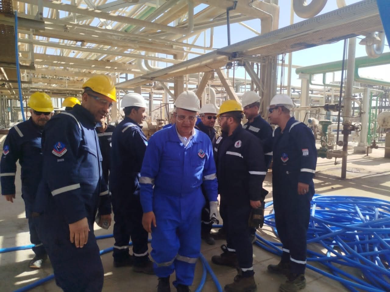 رئيس «أسيوط لتكرير البترول» يتفقد مواقع عمل الشركة ووحداتها الإنتاجية