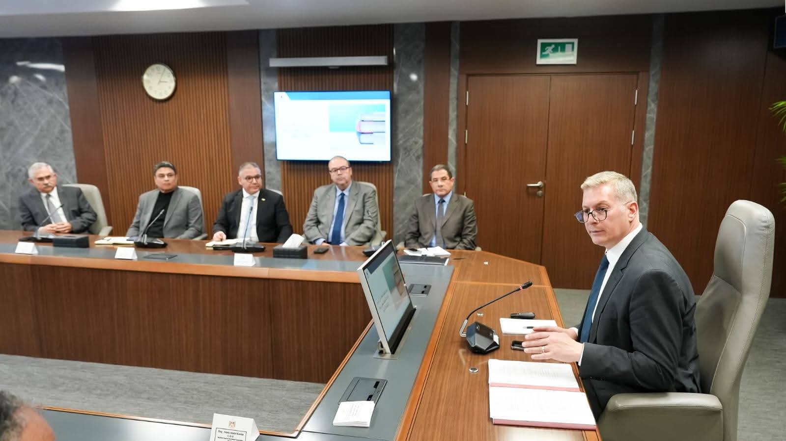 وزير البترول يتابع مع شركات الخدمات العالمية تطوير تكنولوجيا حفر الآبار لزيادة الإنتاج