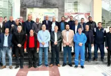 رئيس نقابة البترول يشارك الإفطار مع العاملين بميناء الحمراء بالعلمين