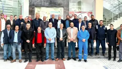 رئيس نقابة البترول يشارك الإفطار مع العاملين بميناء الحمراء بالعلمين