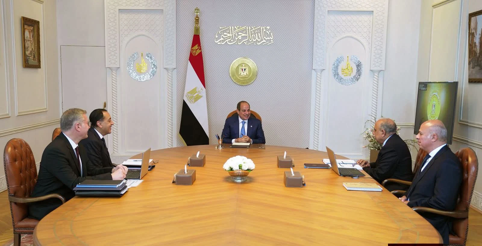 الرئيس السيسي يتابع خطط تأمين إمدادات الغاز وزيادة قدرات الطاقة المتجددة قبل الصيف