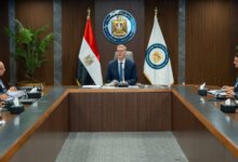 وزير البترول يبحث تنفيذ المسح الجوي الشامل للمعادن في مصر