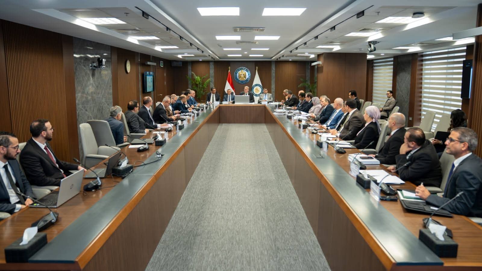 وزير البترول يعتمد الموازنة الاستثمارية لجنوب الوادي القابضة للبترول 