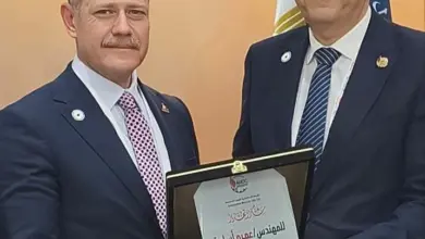 رئيس «أموك» يكرم رئيس «بترومنت» تقديرًا للتعاون المثمر