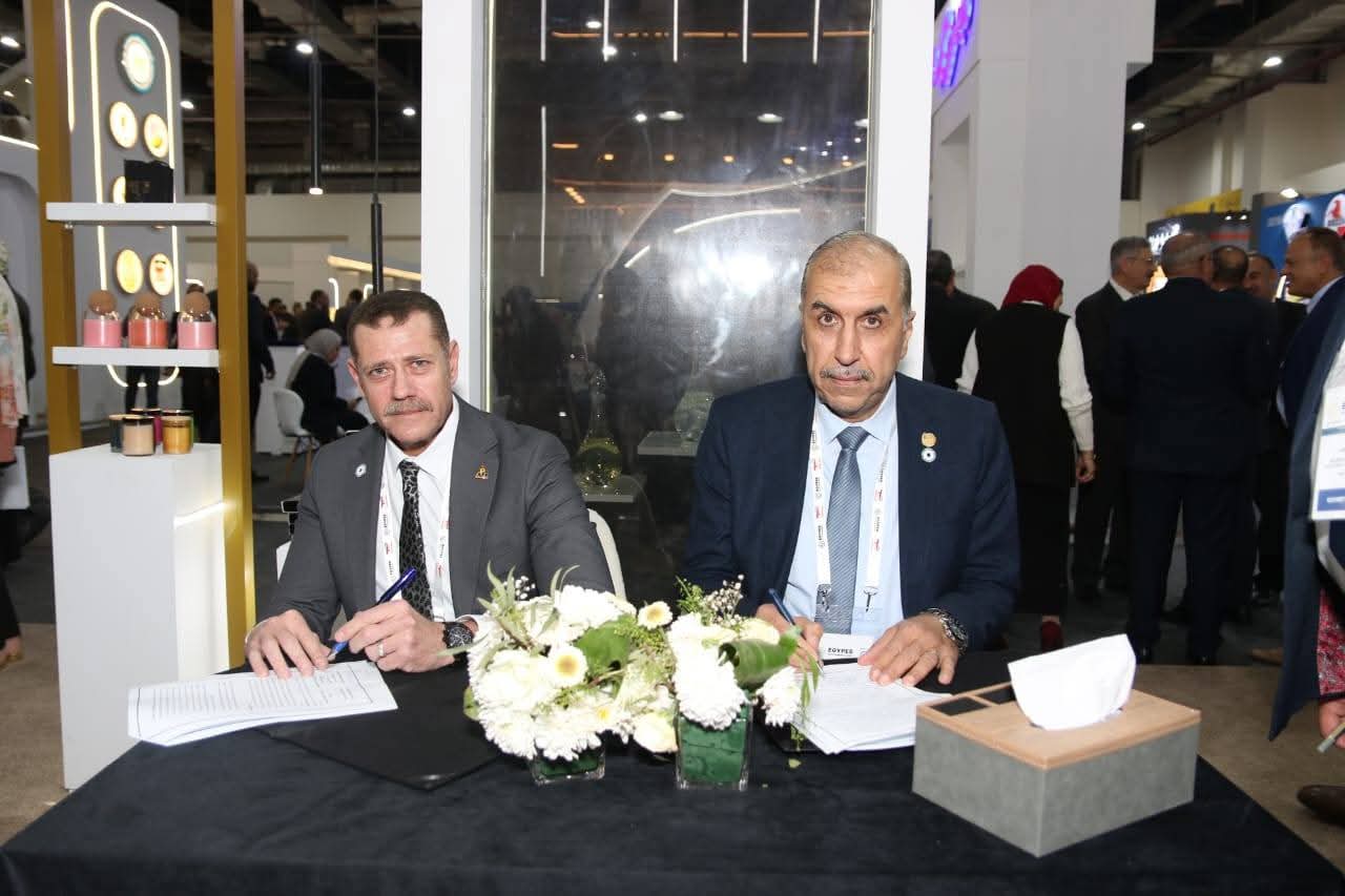 أموك وبترومنت تتعاونان لتصنيع معدات تحويل شمع الخام محليًا ضمن استراتيجية “صنع في مصر”