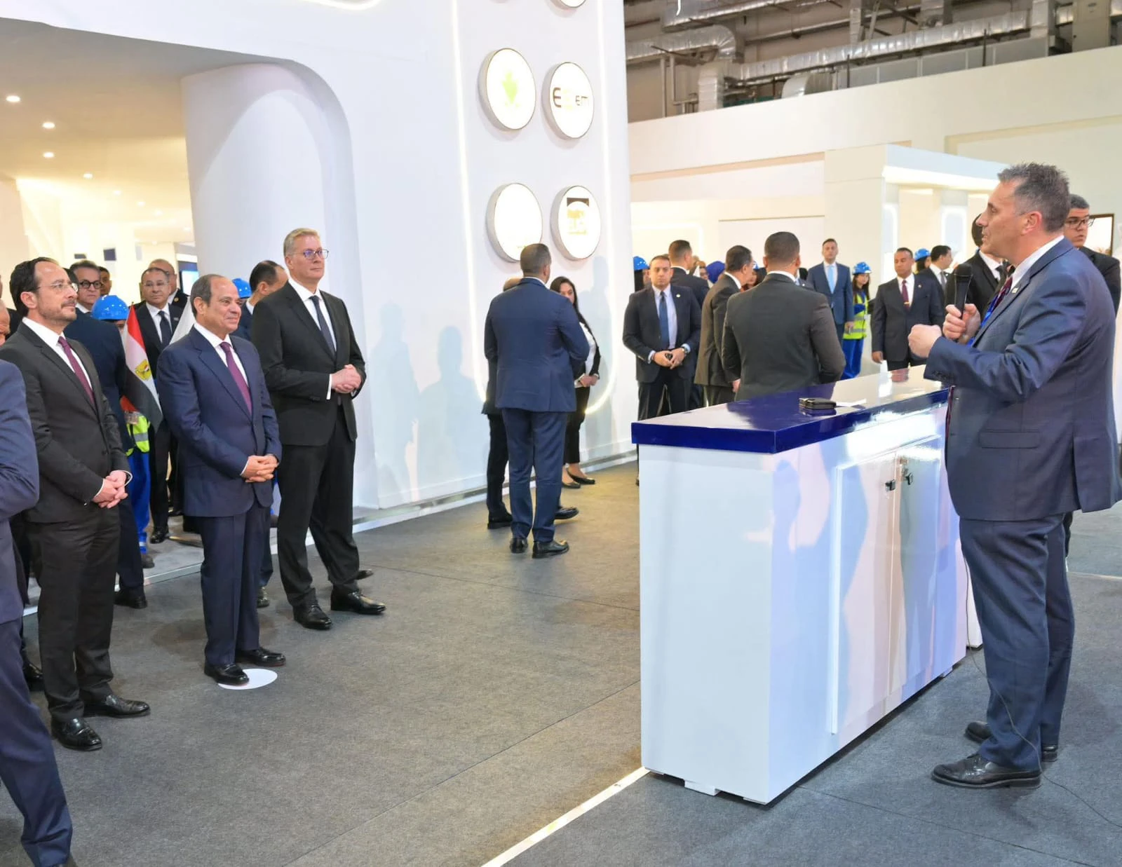 الرئيس السيسي ورئيس قبرص يتفقدان أجنحة معرض "إيجبس 2026"