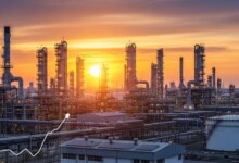 الاستثمار في قطاع النفط والبترول