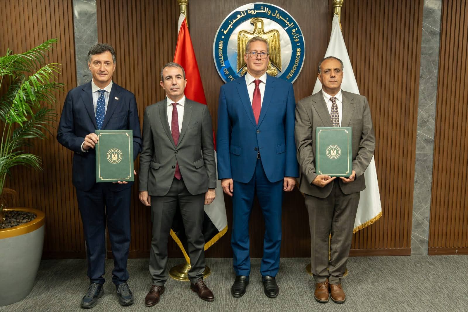 وزير البترول يشهد توقيع مذكرة نوايا مع إيني لتجديد الالتزام بمنطقة شمال بورسعيد