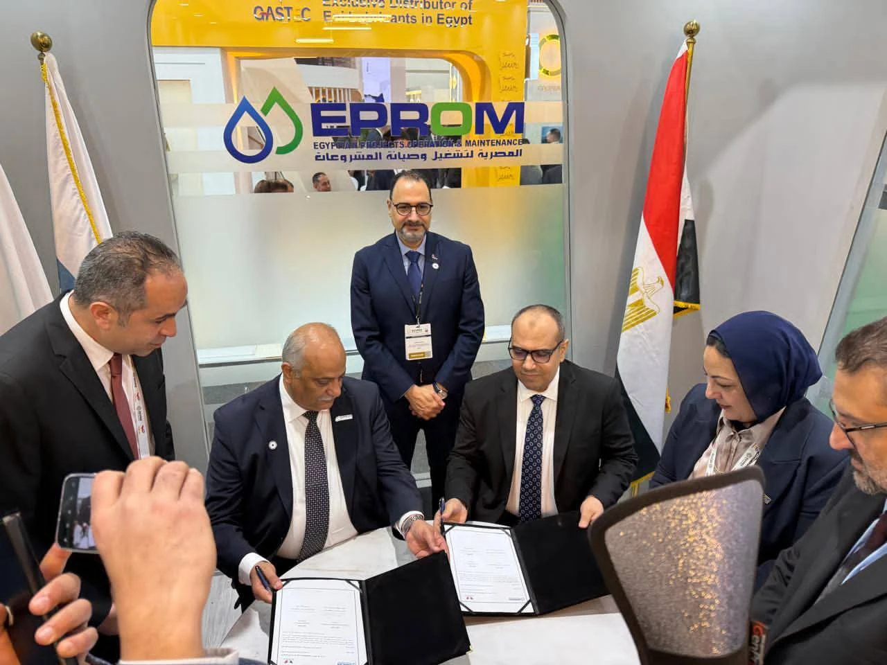 بتروجاس وإيبروم تجددان اتفاقية الخدمات وتوقعان بروتوكولات تعاون فني خلال إيجبس 2026