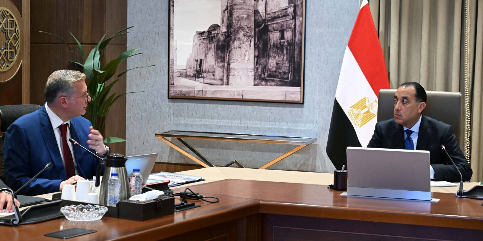 رئيس الوزراء يستعرض مع وزير البترول عددٍ من ملفات عمل الوزارة