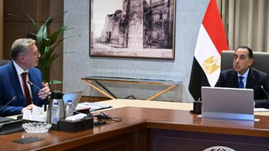 رئيس الوزراء يستعرض مع وزير البترول عددٍ من ملفات عمل الوزارة