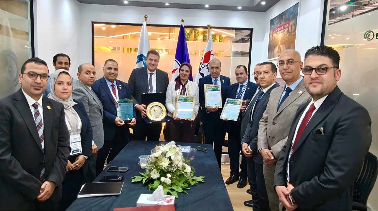 أموك تحقق إنجازات في كفاءة الطاقة وتسلم شهادات البصمة الكربونية ضمن فعاليات إيجيبس 2026