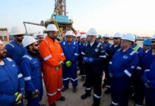 وزير البترول يتفقد حقول خالدة بالصحراء الغربية