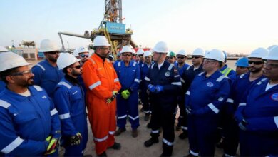 وزير البترول يتفقد حقول خالدة بالصحراء الغربية