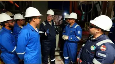 وزير البترول يتفقد الحفار (EDC 73) بحقول مليحة