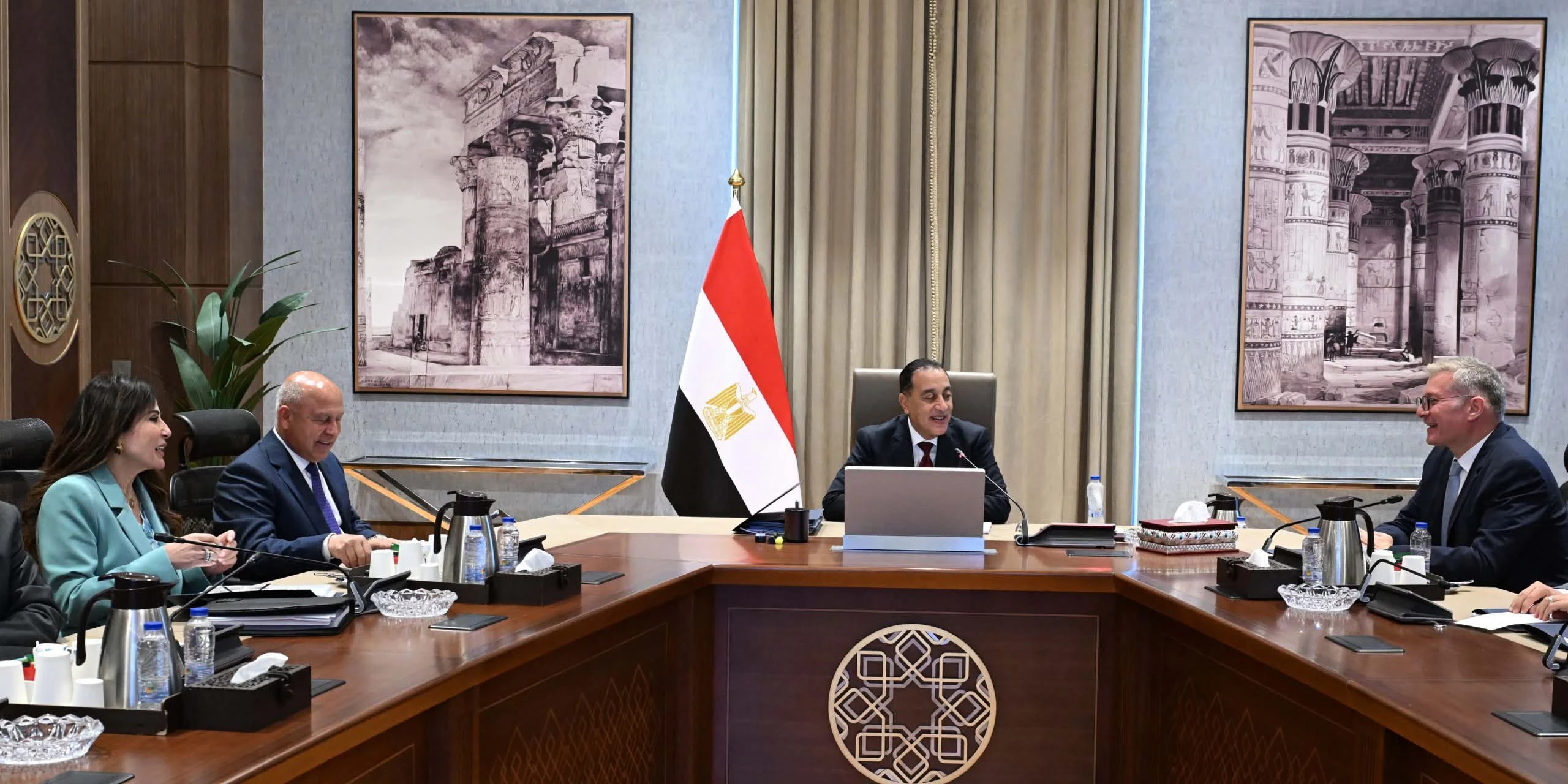 رئيس الوزراء يتابع خطة ترشيد استهلاك المواد البترولية في المشروعات الحكومية