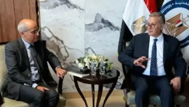 وزير البترول يستعرض مع توتال إنرجيز فرص تعزيز استثماراتها في مصر