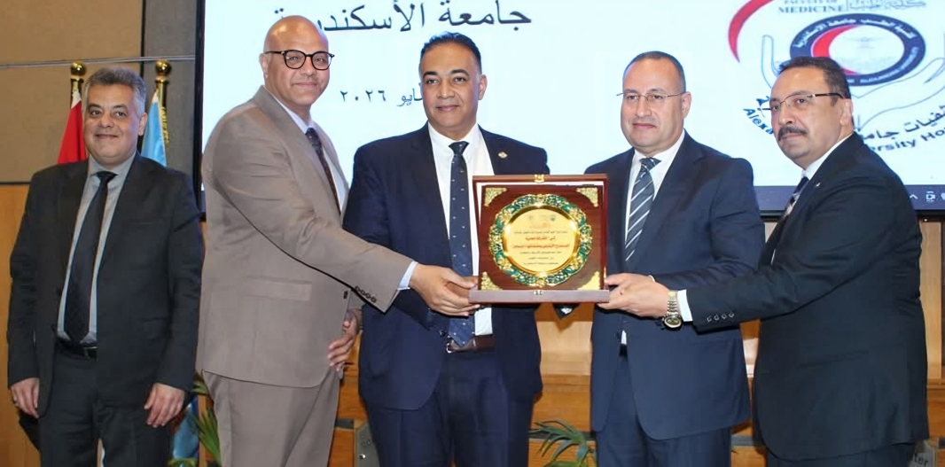 وزير التعليم العالي ورئيس جامعة الإسكندرية يكرّمان «إيثيدكو» تقديراً لإسهاماتها المجتمعية