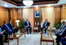 وزير البترول يبحث مع نظيره الجزائري تعزيز الشراكة الاستراتيجية في قطاع البترول والغاز