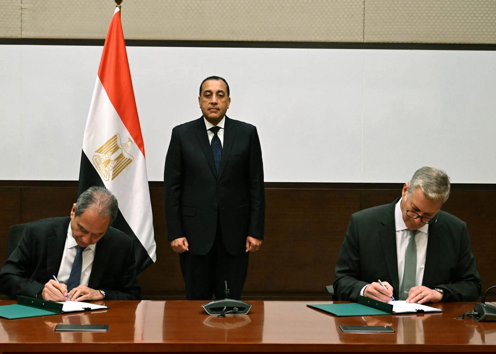 رئيس الوزراء يشهد توقيع اتفاقية لتأهيل شبكات الغاز اللبنانية بخبرات قطاع البترول المصري