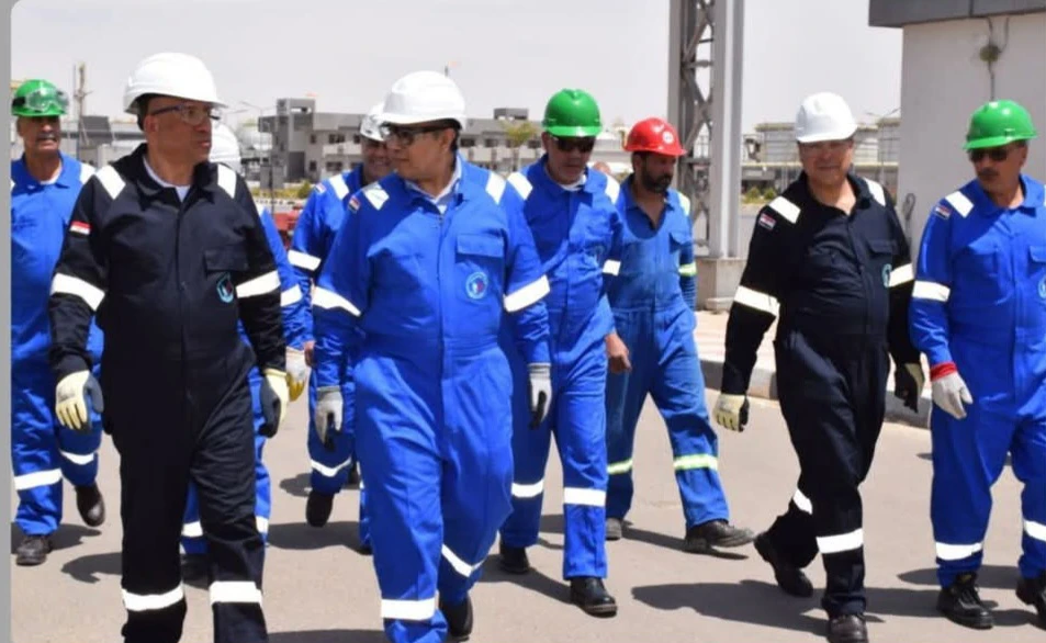 رئيس بتروجاس يتابع جاهزية مواقع السويس