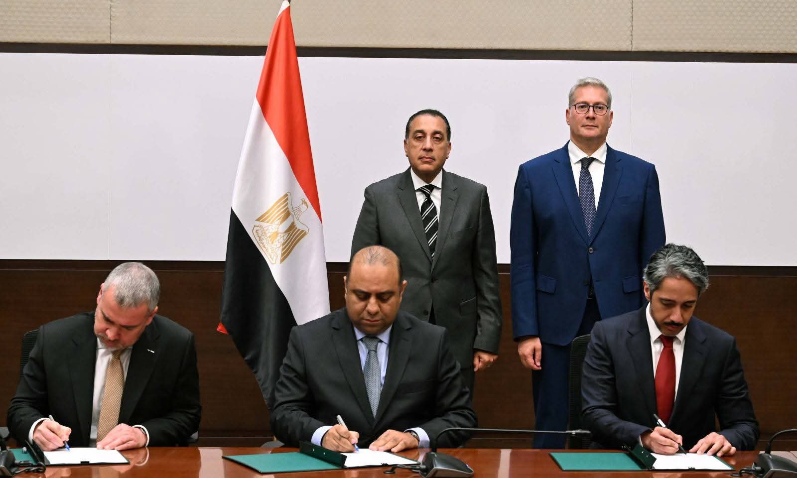 رئيس الوزراء يشهد توقيع مذكرة تفاهم بين «وزارة البترول» و«إكسون موبيل» و«قطر للطاقة»