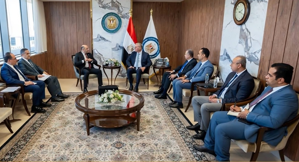 وزير البترول يبحث مع رئيس الهيئة البرلمانية لحزب حماة الوطن دعم جهود تطوير قطاعي البترول والتعدين