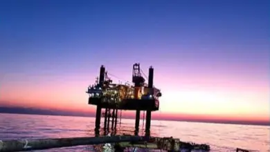 خدمات البترول البحرية تدشن أول خط بحري في المرحلة الرابعة لتنمية حقل غاز كاموس