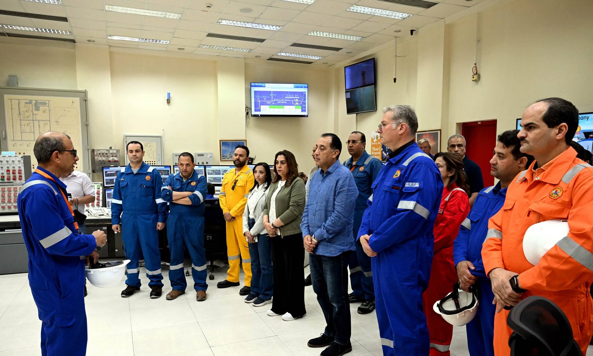 رئيس الوزراء يتفقد مواقع إنتاج الغاز الطبيعي بمنطقة غرب الدلتا العميقة التابعة لشركة "رشيد للبترول"