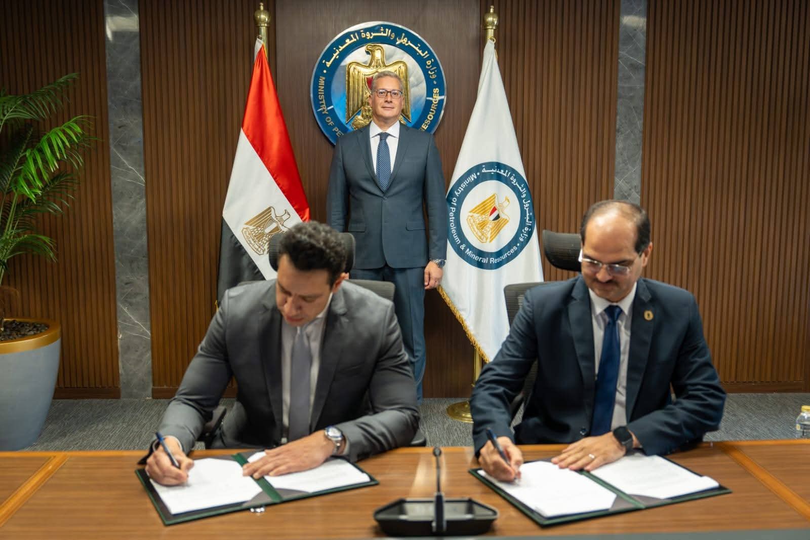 وزير البترول يشهد توقيع اتفاقية مع هاربور إنرجي ومذكرة مبادئ مع إيني لدعم إنتاج الغاز