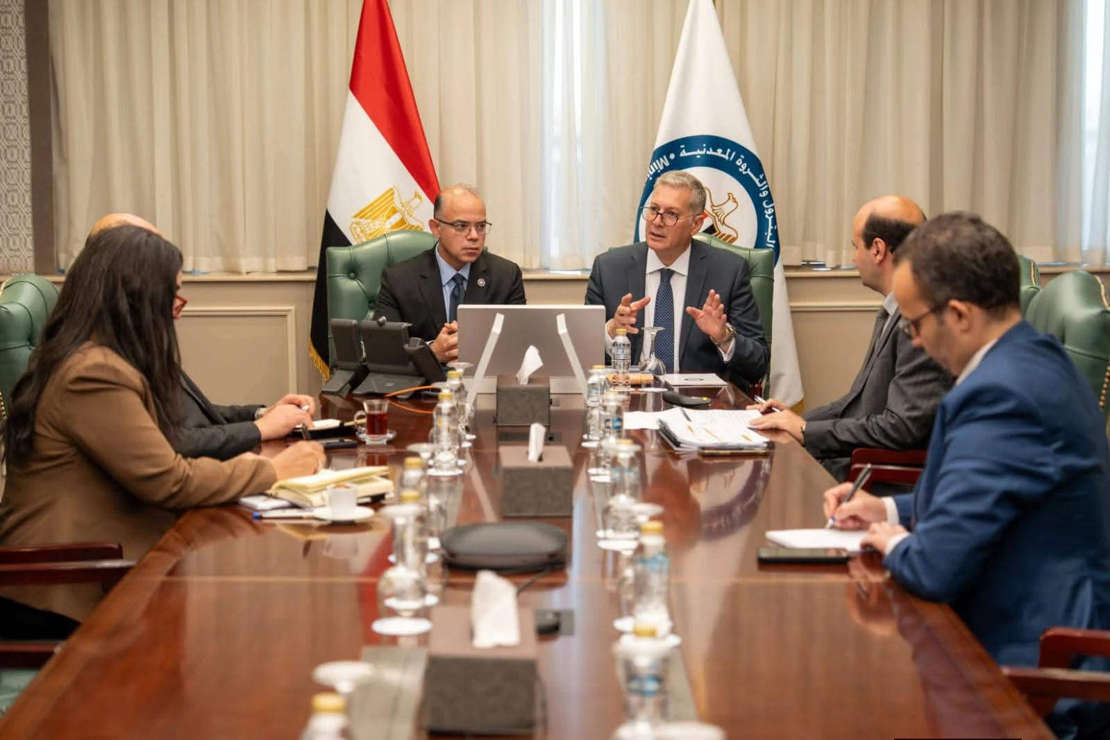 لجنة مشتركة بين البترول والاستثمار لتمويل مشروعات قطاع البترول وجذب شراكات دولية جديدة