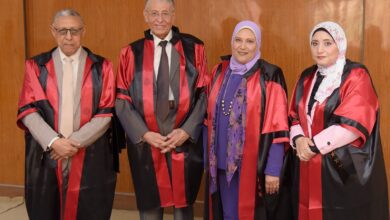 الزميلة منى مرسي نحصل على درجة الدكتوراه
