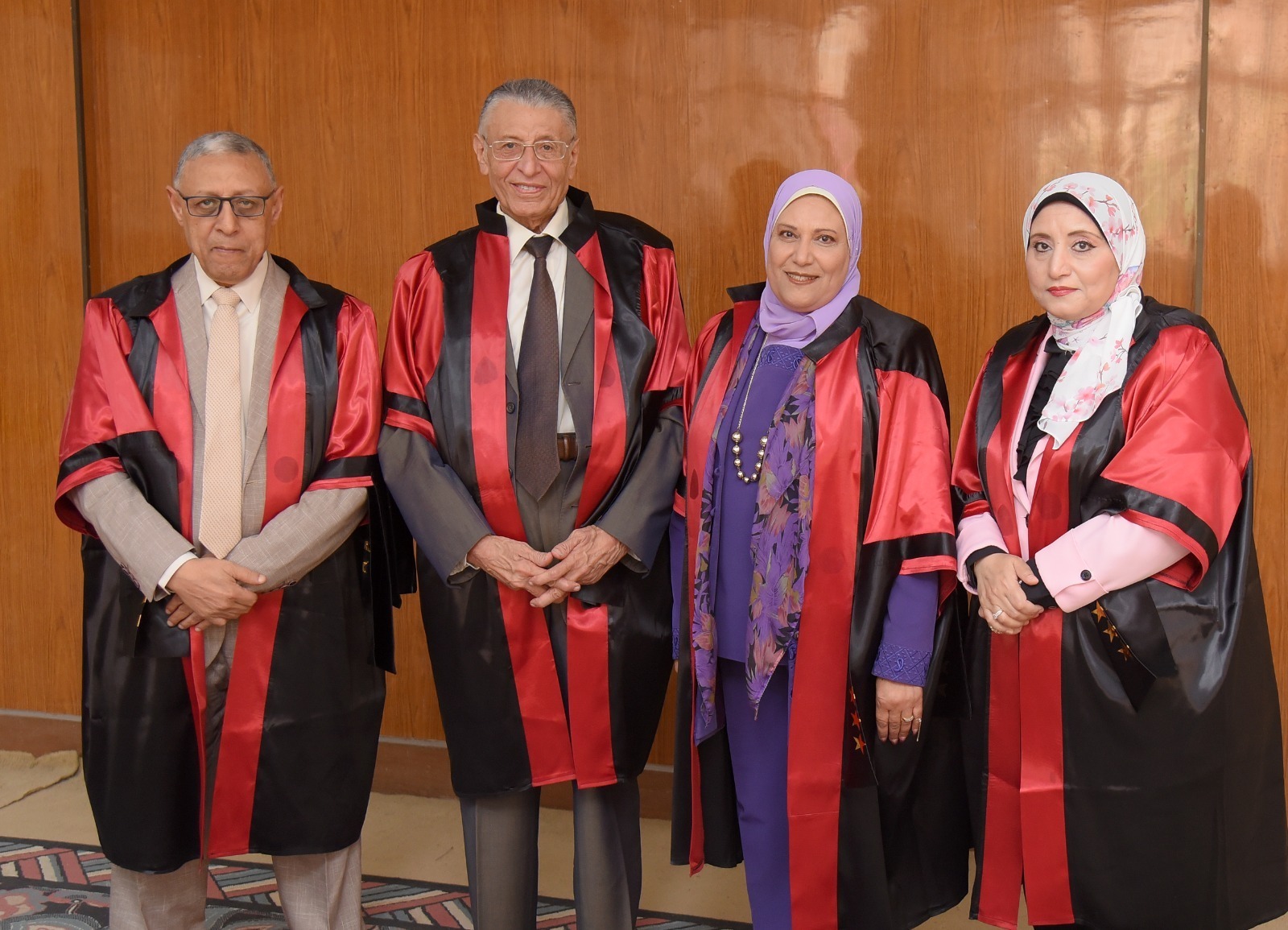 الزميلة منى مرسي نحصل على درجة الدكتوراه