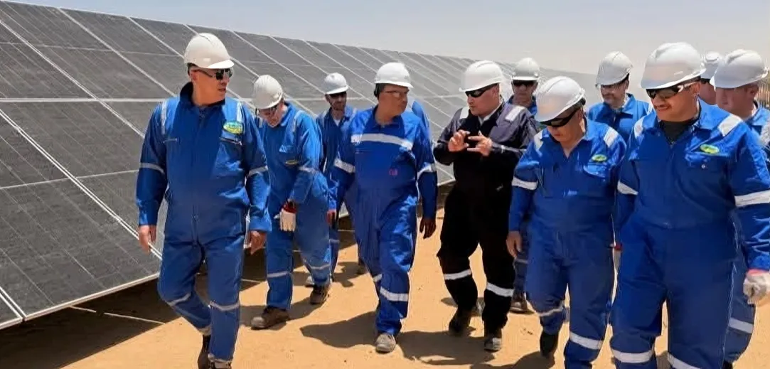 رئيس هيئة البترول يتفقد حقول شمال البحرية بالصحراء الغربية