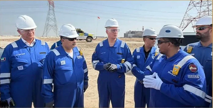 وزير البترول يتفقد مشروع «إنبي» بالإمارات ويؤكد: الشركات المصرية شريك موثوق في مشروعات الطاقة