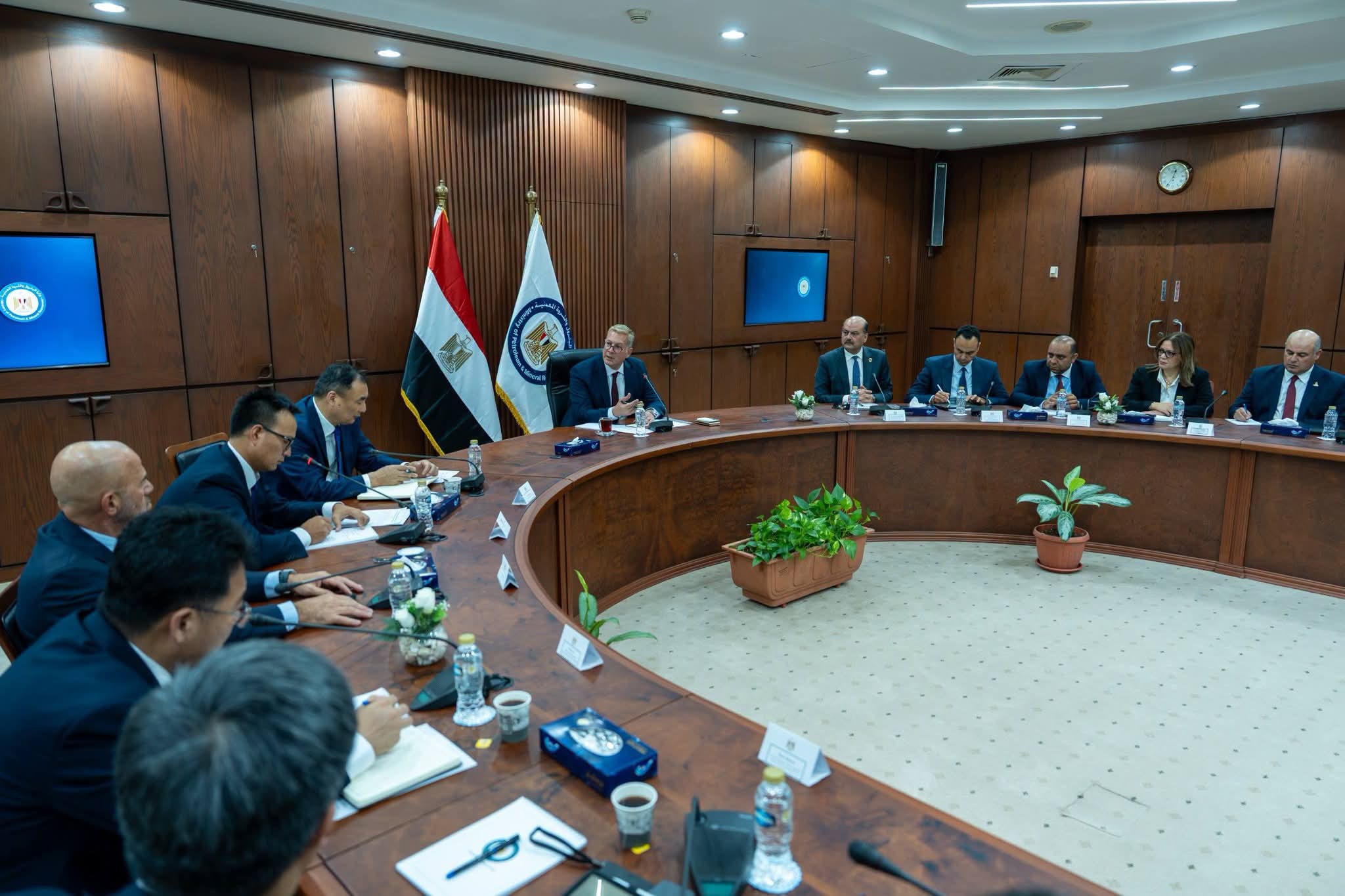 وزير البترول يبحث مع مجموعة CNCEC الصينية الإسراع بمشروعي الصودا آش ومجمع البحر الأحمر للبتروكيماويات