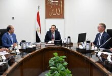 رئيس الوزراء يتابع مع وزيري البترول والمالية جهود تعزيز المخزون الاستراتيجي من المنتجات البترولية