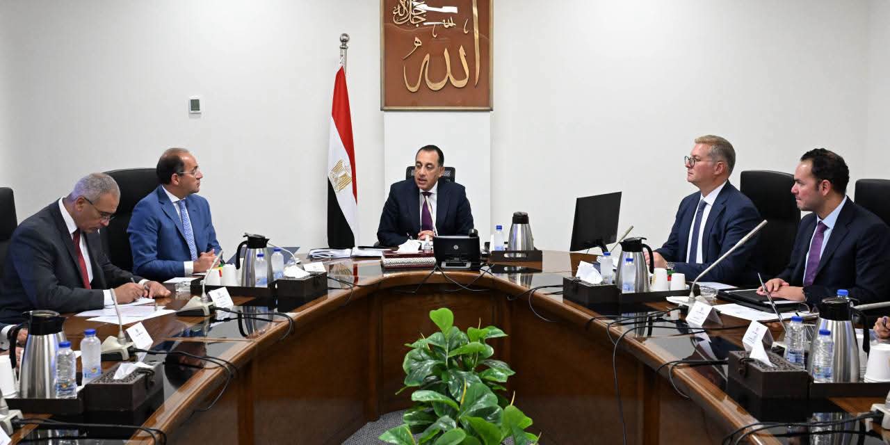 رئيس الوزراء يتابع مع وزيري البترول والمالية جهود تعزيز المخزون الاستراتيجي من المنتجات البترولية