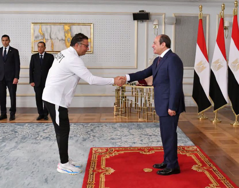 الرئيس السيسي يكرِّم الزميل محمد محمود