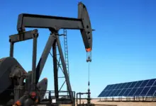 خفض الانبعاثات الكربونية بالطاقة الشمسية في قطاع البترول