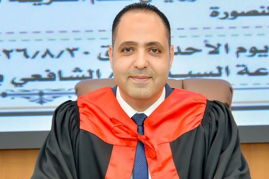 الزميل محمود الحارون يحصل على درجة الدكتوراه