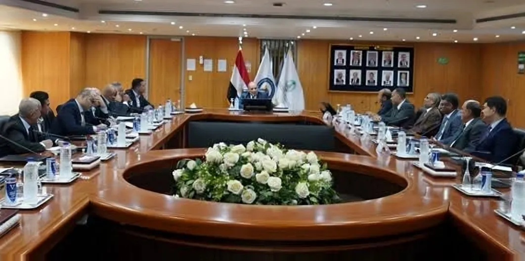 «جنوب الوادي القابضة للبترول» تتابع أداء شركاتها التابعة وتؤكد أهمية الالتزام بخطط زيادة الإنتاج
