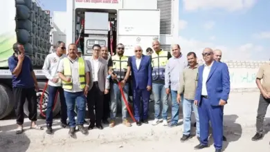 محافظ مطروح يتفقد سيارتي تموين السيارات بالغاز الطبيعي بالكيلو 2