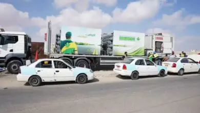 محافظ مطروح يتفقد سيارتي تموين السيارات بالغاز الطبيعي بالكيلو 2