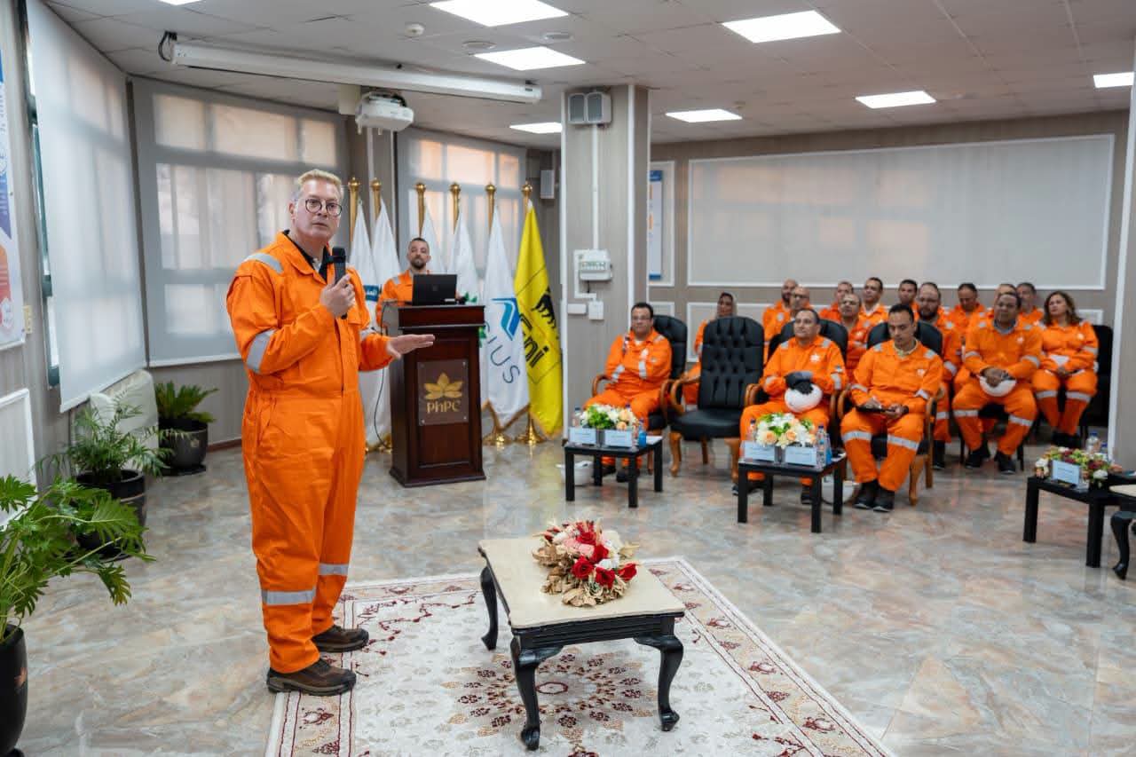 وزير البترول يوجه بالتعجيل بربط حقل هارمتان بتسهيلات الإنتاج 