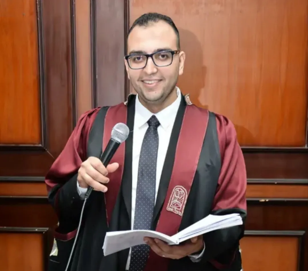 الزميل طارق أبوبكر بـ «إيبروم» يحصل على درجة الماجستير